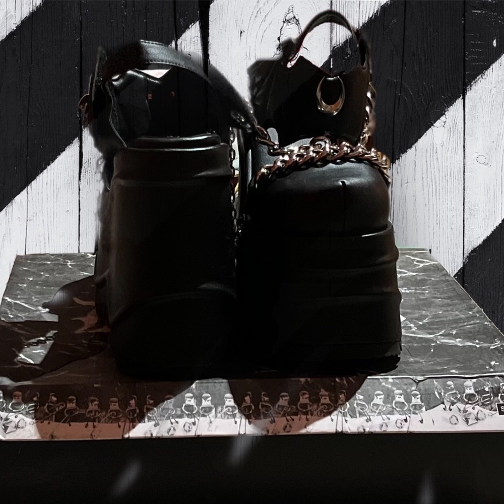 Demonia(Blk Vegan Lether) Size 8